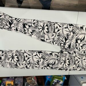 Black and White Tropical Print Linen Pants